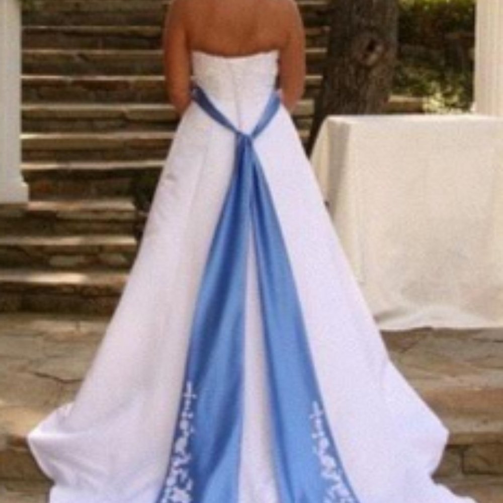 Davids Bridal Wedding Gown